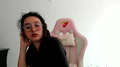 Snapshot of alexandra_clauss chatting on 11/18/25, 05:17 alexandra clauss online show from 11/18/25, 05:17