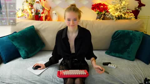 Alexandra Demore online show from 12/22/24, 09:42
