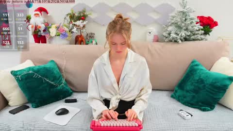 Alexandra Demore online show from 01/31/25, 01:43