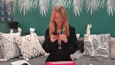 Alexandra Demore online show from 03/01/25, 08:42