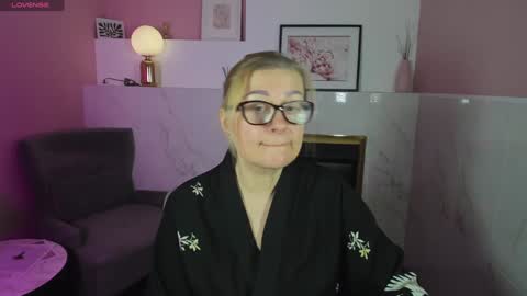 Snapshot of alexandra_kind chatting on 02/06/25, 08:45 Alexandra online show from 02/06/25, 08:45