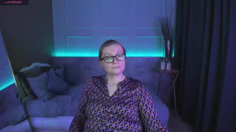 Snapshot of alexandra_kind chatting on 02/24/25, 11:52 Alexandra online show from 02/24/25, 11:52