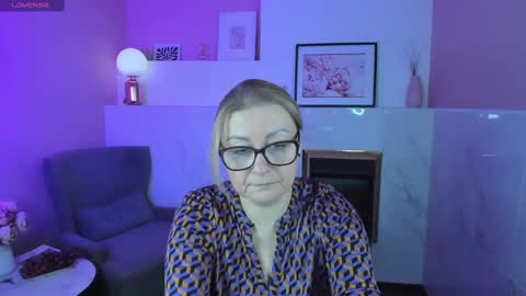 Snapshot of alexandra_kind chatting on 02/25/25, 06:14 Alexandra online show from 02/25/25, 06:14