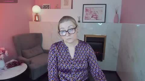 Snapshot of alexandra_kind chatting on 02/25/25, 09:20 Alexandra online show from 02/25/25, 09:20