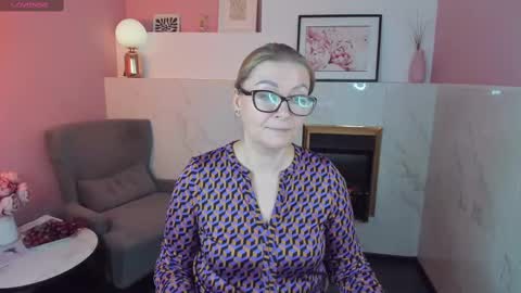 Snapshot of alexandra_kind chatting on 02/25/25, 12:34 Alexandra online show from 02/25/25, 12:34