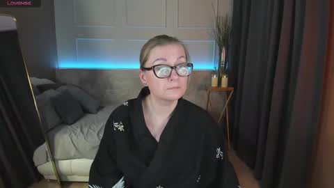 Snapshot of alexandra_kind chatting on 03/02/25, 12:31 Alexandra online show from 03/02/25, 12:31