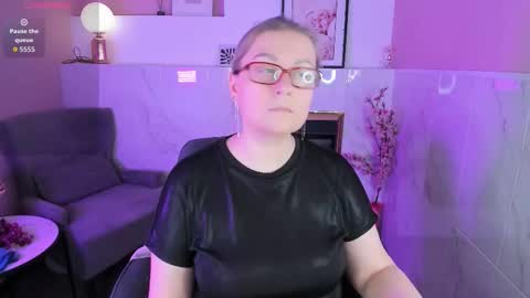Snapshot of alexandra_kind chatting on 03/06/26, 12:40 Alexandra online show from 03/06/26, 12:40