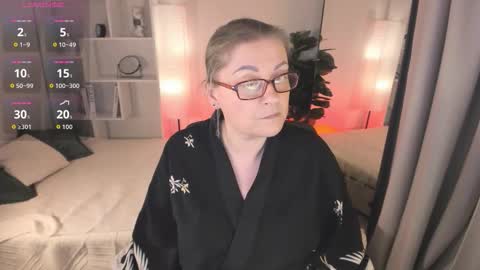 Snapshot of alexandra_kind chatting on 03/25/26, 10:38 Alexandra online show from 03/25/26, 10:38