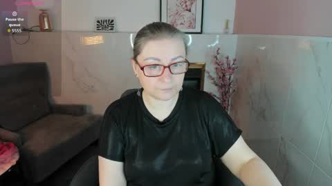 Snapshot of alexandra_kind chatting on 04/10/26, 01:49 Alexandra online show from 04/10/26, 01:49