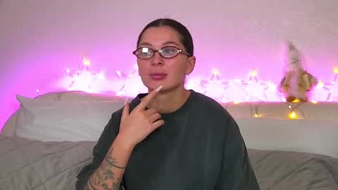 AlexandraBloom online show from 12/17/24, 06:53