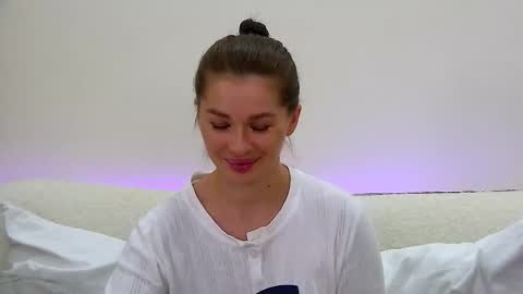 Snapshot of alexandrabloom chatting on 10/01/25, 07:53 AlexandraBloom online show from 10/01/25, 07:53