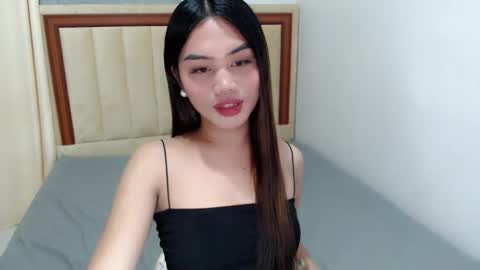 Snapshot of alexandralovely_9 chatting on 10/04/25, 08:40 Andrea online show from 10/04/25, 08:40