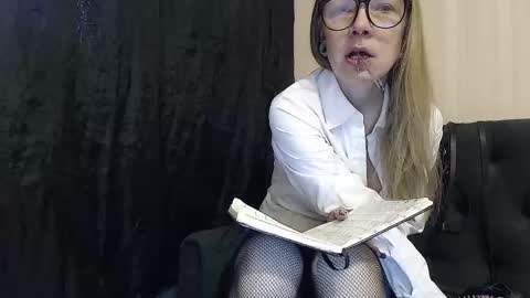 Snapshot of alexandrazaryanova chatting on 11/01/25, 07:32 Alexandra online show from 11/01/25, 07:32