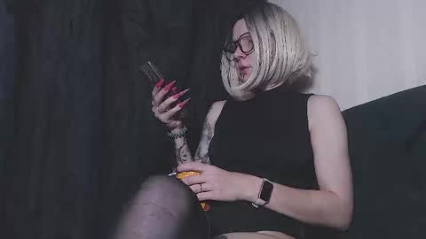 Snapshot of alexandrazaryanova chatting on 11/18/25, 08:08 Alexandra online show from 11/18/25, 08:08