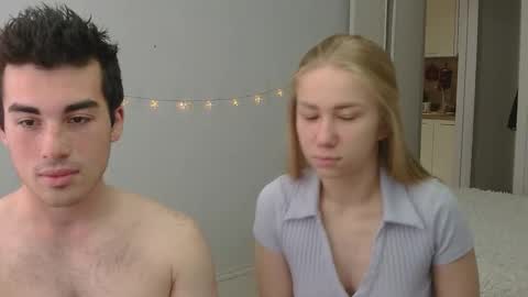 Snapshot of alexarti chatting on 10/11/25, 04:22 Alex online show from 10/11/25, 04:22