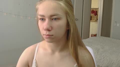 Snapshot of alexarti chatting on 10/12/25, 05:17 Alex online show from 10/12/25, 05:17