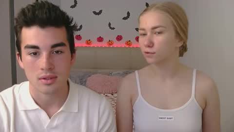 Snapshot of alexarti chatting on 10/16/25, 06:03 Alex online show from 10/16/25, 06:03