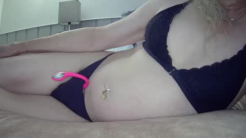 Snapshot of alexassts chatting on 11/29/25, 04:21 alexass online show from 11/29/25, 04:21