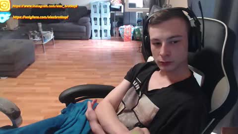 Alex online show from 10/03/25, 02:14