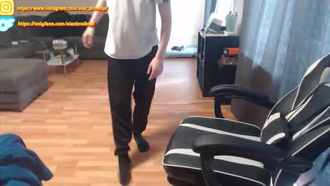 Alex online show from 10/08/25, 02:14