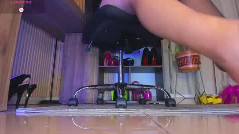 Snapshot of alexia_collinss chatting on 12/17/25, 09:10 goddess alexia online show from 12/17/25, 09:10