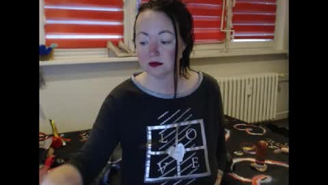 Snapshot of alexie33 chatting on 02/15/26, 06:32 alexie33 online show from 02/15/26, 06:32