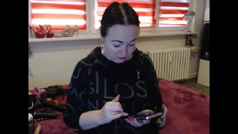 Snapshot of alexie33 chatting on 04/08/26, 12:49 alexie33 online show from 04/08/26, 12:49