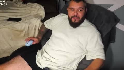 Snapshot of alexirr chatting on 11/23/25, 06:52 Alex online show from 11/23/25, 06:52