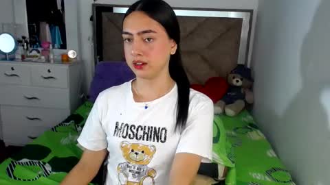 Snapshot of alexis_brown11 chatting on 06/14/26, 01:36 -- ALEXIS -- online show from 06/14/26, 01:36