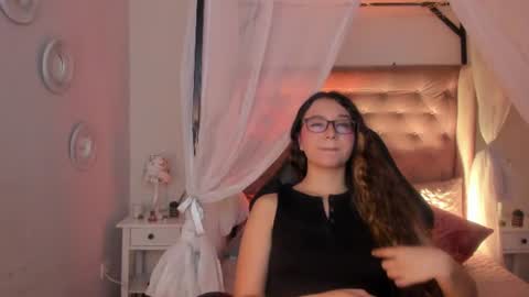 Snapshot of alexis_scott__ chatting on 06/11/26, 04:32 alexis_scott__ online show from 06/11/26, 04:32