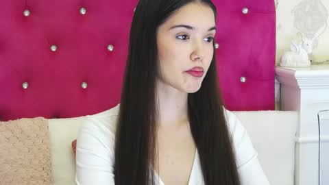 Snapshot of alexisdevine chatting on 05/18/26, 04:29 alexisdevine online show from 05/18/26, 04:29