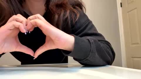 Snapshot of alexislove8 chatting on 11/13/25, 03:22 alexislove8 online show from 11/13/25, 03:22