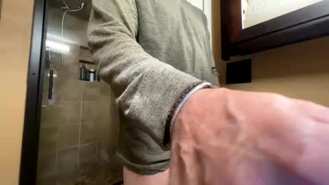 Snapshot of alexjamess100 chatting on 11/08/25, 02:12 Alex online show from 11/08/25, 02:12