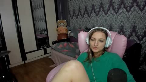 Snapshot of alexracc00n chatting on 12/05/24, 01:03 Alex online show from 12/05/24, 01:03