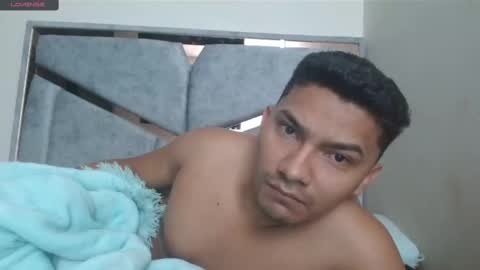 alex y luisa online show from 02/12/25, 02:21