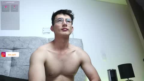 Snapshot of alexxx__01 chatting on 09/30/25, 11:43 Alex online show from 09/30/25, 11:43