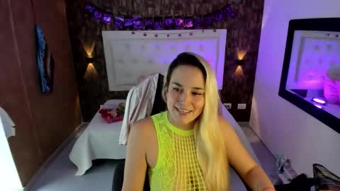 alezzafox__ online show from 10/13/25, 06:52