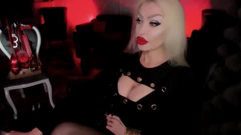 Snapshot of alfa_female chatting on 09/15/25, 08:42 AlfaFemale online show from 09/15/25, 08:42