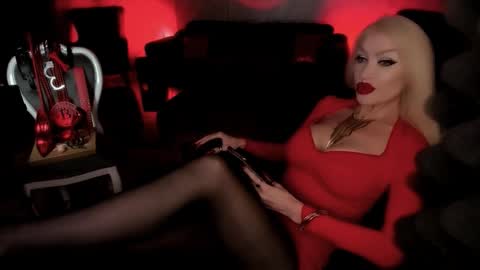 Snapshot of alfa_female chatting on 10/11/25, 07:18 AlfaFemale online show from 10/11/25, 07:18