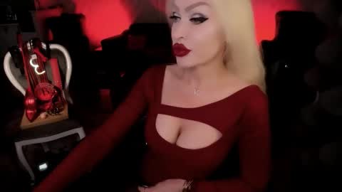 Snapshot of alfa_female chatting on 10/27/25, 06:28 AlfaFemale online show from 10/27/25, 06:28