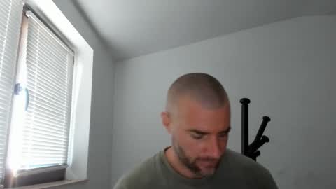 Snapshot of alfiesolomons87 chatting on 10/17/25, 11:57 alfiesolomons87 online show from 10/17/25, 11:57