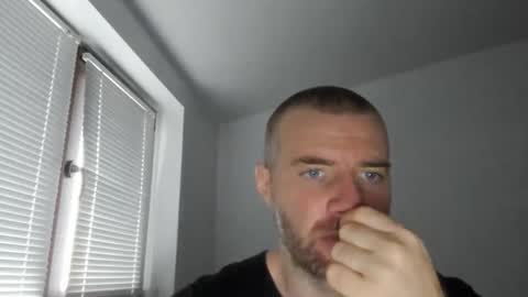 Snapshot of alfiesolomons87 chatting on 11/27/25, 08:27 alfiesolomons87 online show from 11/27/25, 08:27