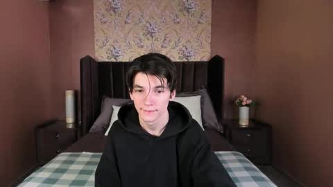 Snapshot of alfred_joness chatting on 11/18/25, 07:46 Alfred online show from 11/18/25, 07:46