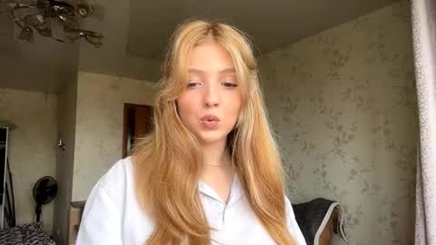 Maria online show from 09/22/25, 07:43