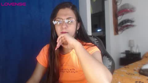 Snapshot of alguien_mas01 chatting on 10/15/25, 07:41 cami online show from 10/15/25, 07:41
