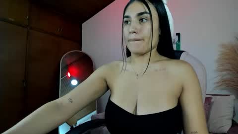 Snapshot of alheli_16 chatting on 11/15/25, 12:23 Alheli online show from 11/15/25, 12:23