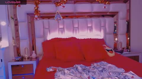 Snapshot of aliana_ross chatting on 11/26/25, 12:33 aliana_ross online show from 11/26/25, 12:33