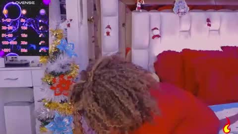 Snapshot of aliana_ross chatting on 11/28/25, 12:46 aliana_ross online show from 11/28/25, 12:46