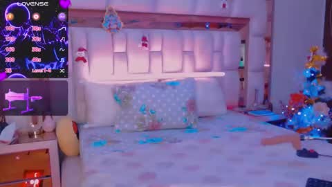 Snapshot of aliana_ross chatting on 12/04/25, 01:15 aliana_ross online show from 12/04/25, 01:15