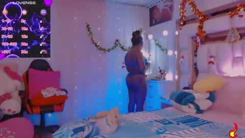 Snapshot of aliana_ross chatting on 12/15/25, 07:01 aliana_ross online show from 12/15/25, 07:01